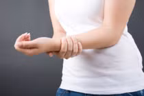 Tê bàn tay trái, bàn tay phải là dấu hiệu bệnh nặng gì?