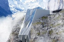 Thót tim khách sạn cheo leo trên vách núi cao nhất châu Âu