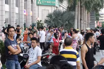 Khói mù mịt ở tòa nhà Parkson, dân hoảng loạn tháo chạy