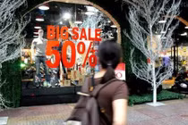 Điểm danh hàng hiệu giảm giá sốc cuối tuần