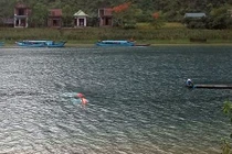 Quảng Bình: Bất ngờ lốc xoáy, thuyền chìm, 1 du khách Hà Nội tử vong