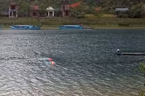 Quảng Bình: Bất ngờ lốc xoáy, thuyền chìm, 1 du khách Hà Nội tử vong