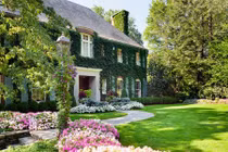 Ngắm vườn hoa tuyệt đẹp của biệt thự hạng sang