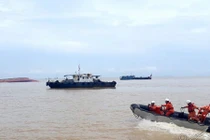 Chìm tàu chở than 4.600 tấn ở biển Cửa Lò