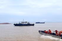 Chìm tàu chở than 4.600 tấn ở biển Cửa Lò