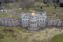 Tận mục biệt thự ma giá 56 triệu đô bị bỏ hoang