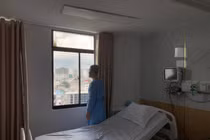 Ca sĩ Akira Phan nằm viện, nói lời “Tạm biệt” khiến fan lo lắng