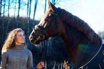 Cuộc sống giản dị của nữ tỷ phú trẻ nhất thế giới