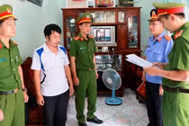 Khởi tố, bắt tạm giam một Hiệu trưởng lừa chạy việc