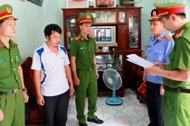 Khởi tố, bắt tạm giam một Hiệu trưởng lừa chạy việc