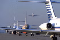 Sân bay Mỹ... phi cơ cất cánh đưa ông Thanh về Đà Nẵng