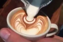 Mê mẩn nghệ thuật pha cà phê capuchino