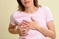 Bỗng nhiên bị đau ngực, bạn có thể bị bệnh gì?