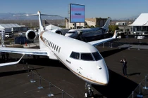 Cố mở cửa máy bay đang bay, nữ hành khách nhận án phạt khủng