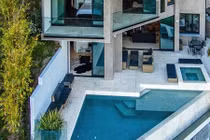 Biệt thự trăm tỷ trong mơ của ngôi sao YouTube 23 tuổi