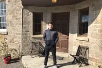 Xét nghiệm ADN, chàng trai nghèo bỗng dưng nhận điều khó tin