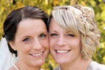 Cặp song sinh kiên cường chiến thắng ung thư