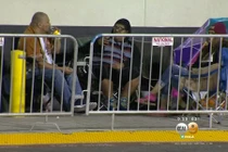 Dựng lều suốt 8 ngày chờ mua sắm ngày Black Friday