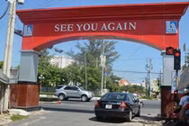 Đại gia Lê Ân dọa kiện nếu bị đập cổng