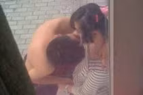 Bé gái quan hệ tập thể với 5 gã trai làng