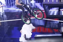 Trấn Thành gọi tên Hari Won trong lúc nguy hiểm