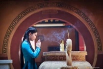 Bí kíp chọn trang phục đi lễ chùa đầu năm phù hợp nhất