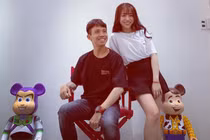 Chân dài nhà đại gia Minh Nhựa giản dị với BST 100 đôi sneakers hàng hiệu