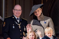 Nhỏ xíu so với Việt Nam nhưng Hoàng gia nước này ngồi trên “núi tiền”