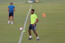 Thủ quân ĐT Curacao “lạnh gáy” khi xem Việt Nam - Thái Lan “đấu võ“