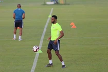 Thủ quân ĐT Curacao “lạnh gáy” khi xem Việt Nam - Thái Lan “đấu võ“