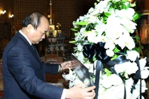 Lần đầu Thủ tướng đi công tác bằng máy bay thương mại