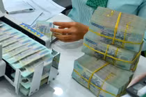 Lãi suất liên ngân hàng hạ nhiệt, lãi suất huy động vẫn cao