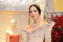 Những bộ trang sức bạc tỷ hút mắt của Lý Nhã Kỳ 