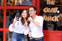 Ngắm phong cách thời trang “ton-sur-ton” của vợ chồng Tăng Thanh Hà