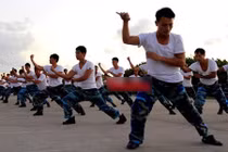 Cận cảnh lính Trường Sa luyện võ lúc tinh mơ