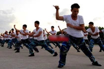 Cận cảnh lính Trường Sa luyện võ lúc tinh mơ