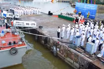 Hải quân Việt Nam tổ chức thượng cờ 2 tàu pháo TT-400TP