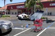 Mỹ: Máy bay đâm xuống bãi đỗ xe, toàn bộ phi hành đoàn thiệt mạng