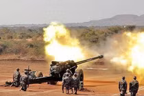 Ấn Độ và Pakistan lại 'nói chuyện' với nhau bằng trọng pháo, máu đã đổ