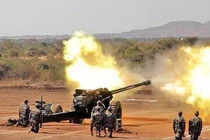 Ấn Độ và Pakistan lại 'nói chuyện' với nhau bằng trọng pháo, máu đã đổ