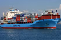 "Mổ" tàu chở container khủng vừa cập cảng Hải Phòng