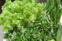 Những nguy hiểm tiềm ẩn khi ăn rau sống