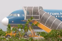 Nam thanh niên đột nhập lên máy bay tại Vinh