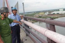 Người phụ nữ ở miền Tây 4 lần tự tử bất thành