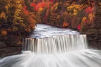 Ngắm nhìn vẻ đẹp lung linh của 10 thác nước đẹp nhất thế giới