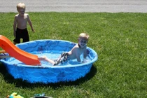 Mua bể bơi mini loại nào tốt và an toàn cho bé