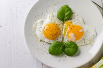 Ăn 2 quả trứng mỗi ngày có lợi hay hại?