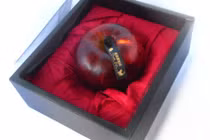 Sửng sốt táo “yểm bùa yêu” của Nhật mừng Halloween 2 triệu/quả