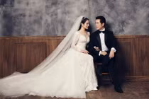 Chiêm ngưỡng váy cưới lộng lẫy, cầu kỳ của cô dâu Sara Lưu