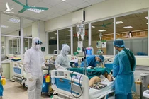 Bệnh nhân 91 vẫn dương tính với SARS-CoV-2 và viêm phổi do nấm